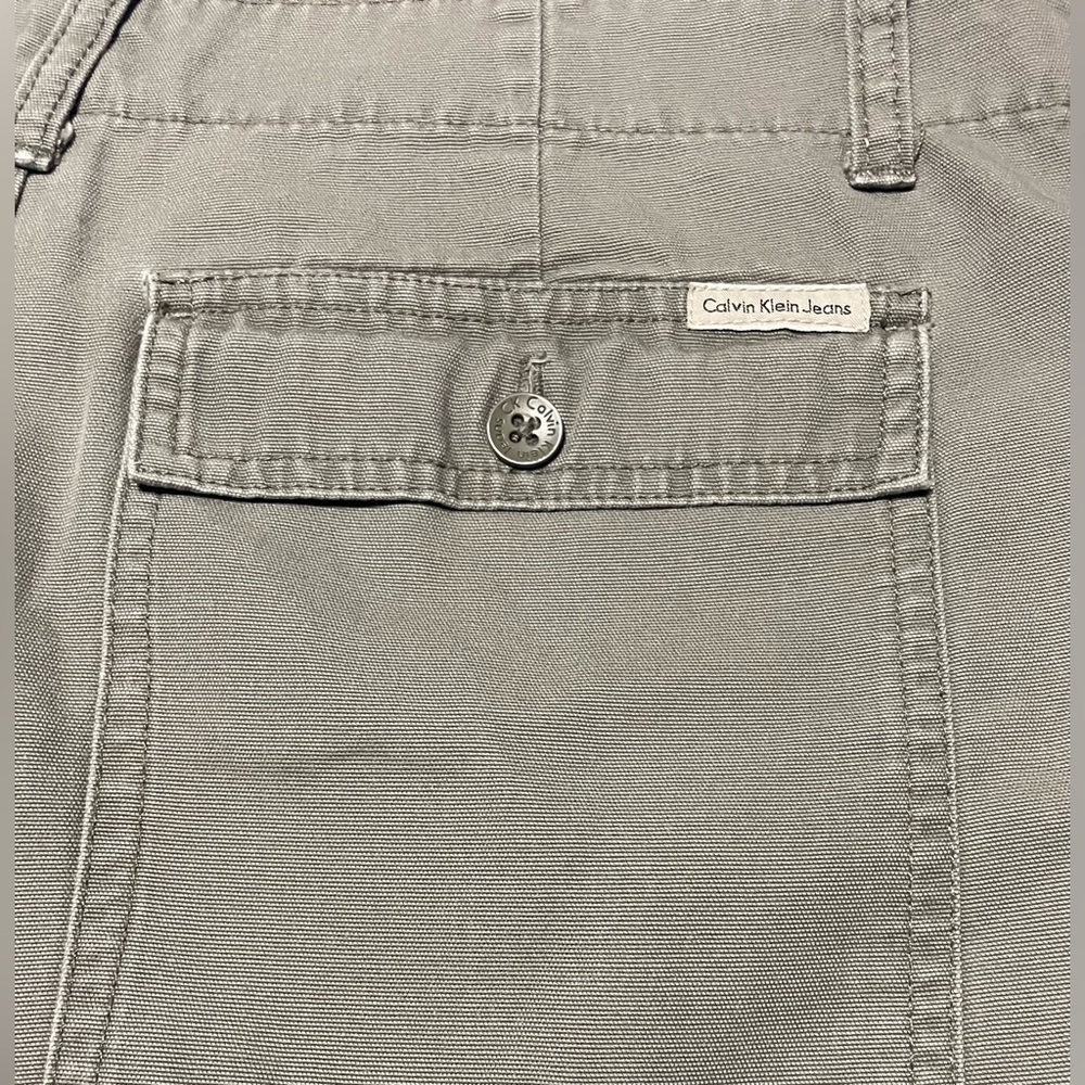 Calvin Klein Shorts, Size 10 Color: Green military - Picture 8 of 8
